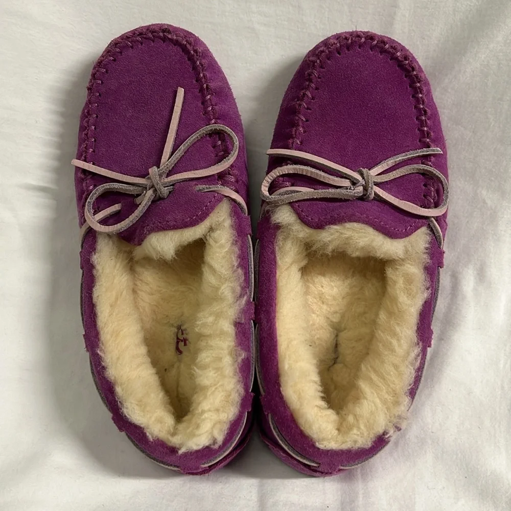 UGGS Slippers - Picture 4 of 5